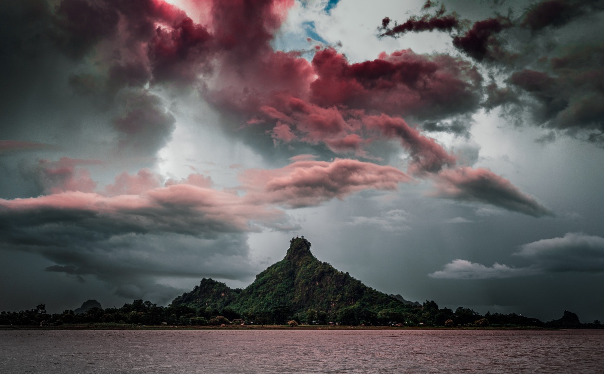 Photo of apocalyptic clouds in Hpa An, Myanmar