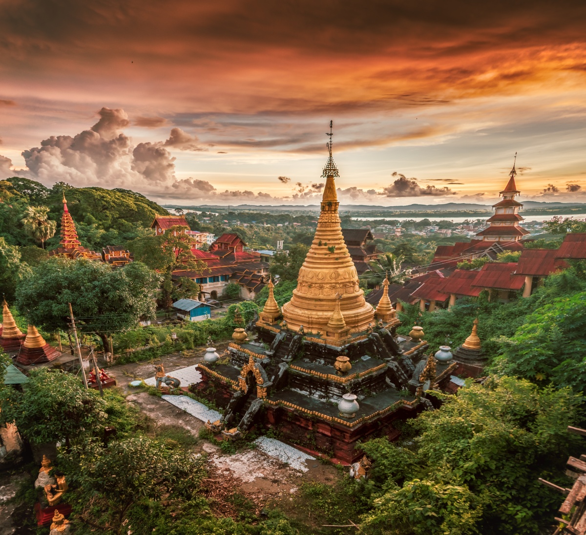 Photo of dreamy temple filled landscape in Mawlamyine, Myanmar