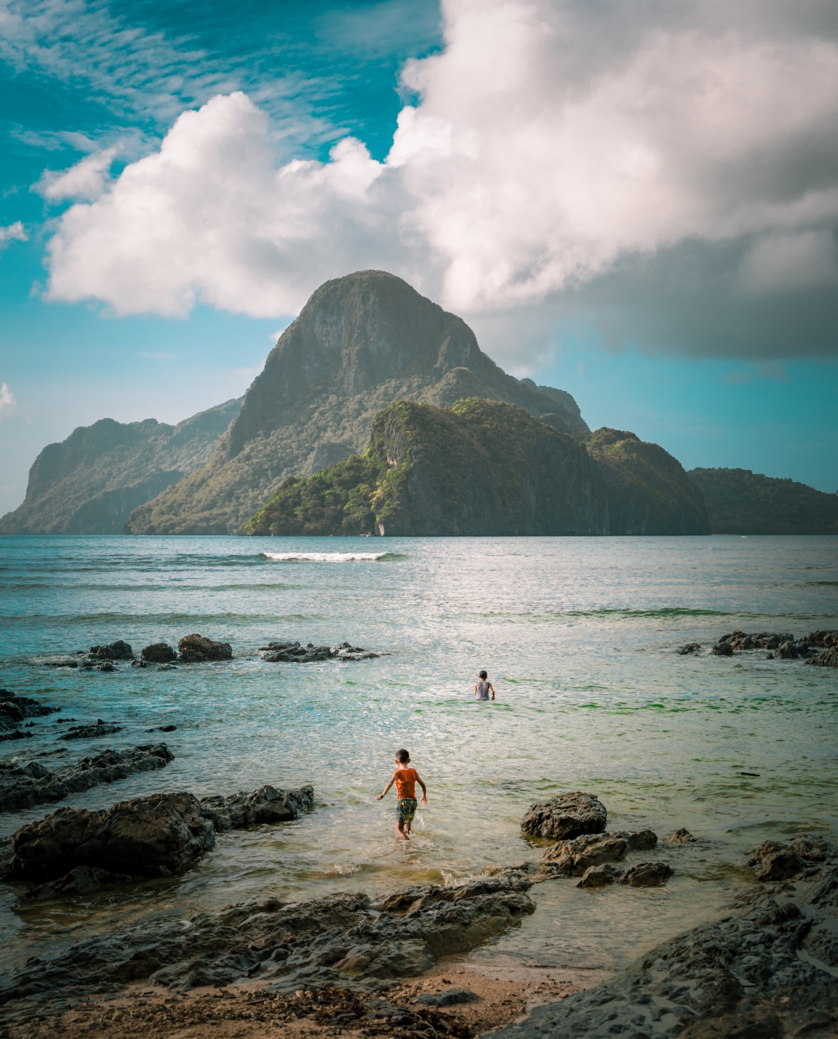 Photo of tropical island in El Nido, Palawan, Philippines.