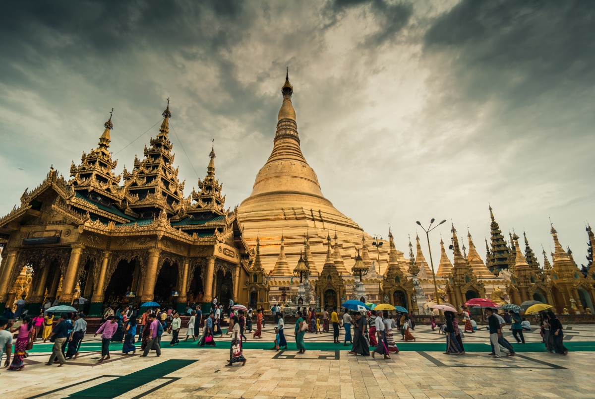 Photo of the famous Shwedagon Pagoda before sunset starts to set in.